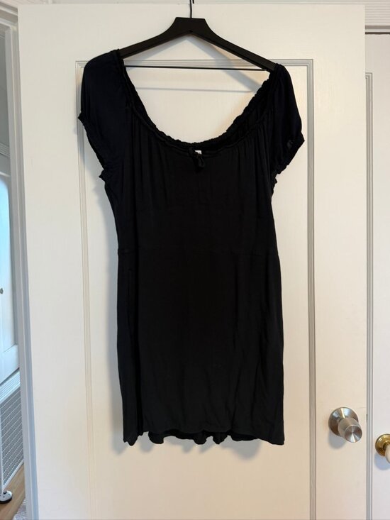 Abercrombie & Fitch Dresses & Skirts - Abercrombie & Fitch Off-The-Shoulder Smocked Mini Dress Black XL